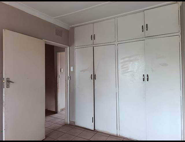 38 BEDROOM FLAT FOR SALE IN VANDERBIJLPARK CW 6